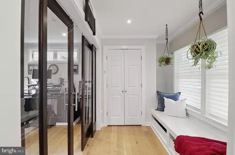 Entry Way - 1367 Cedar Ave, Annapolis, MD 21403 photo 4 of 7