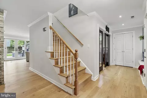 Entry Way - 1367 Cedar Ave, Annapolis, MD 21403 photo 3 of 7