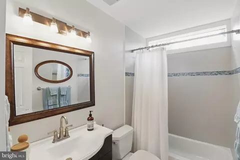 Bath - 1367 Cedar Ave, Annapolis, MD 21403 photo 2 of 4