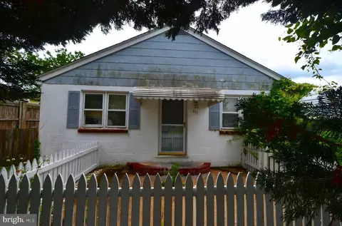 611 Park Pl, Deale, MD 20751