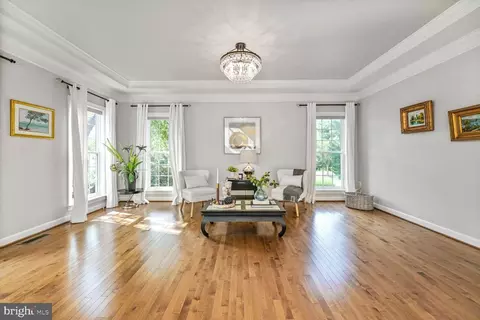 Living - 2000 Monticello Dr, Annapolis, MD 21401 photo 2 of 5