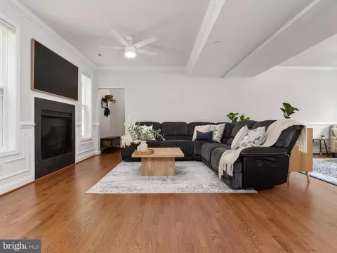Living - 933 Winding Rd, Edgewater, MD 21037 photo 2 of 6