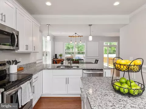 Kitchen - 933 Winding Rd, Edgewater, MD 21037 photo 2 of 3