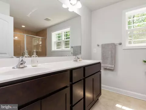 Bath - 933 Winding Rd, Edgewater, MD 21037 photo 2 of 4