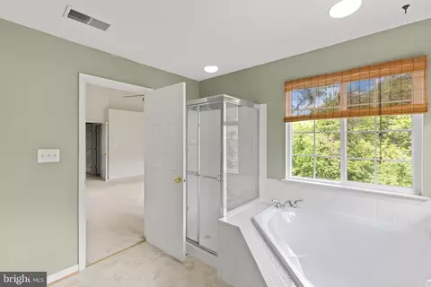 Bath - 1562 Falling Brook Ct, Odenton, MD 21113 photo 2 of 4