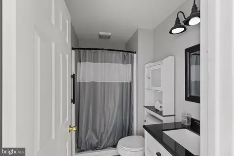 Bath - 1562 Falling Brook Ct, Odenton, MD 21113 photo 4 of 4