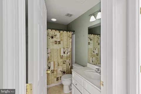 Bath - 1562 Falling Brook Ct, Odenton, MD 21113 photo 3 of 4