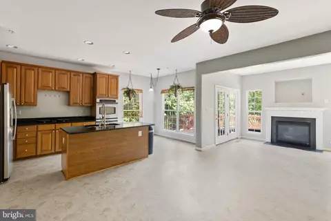 Living - 1562 Falling Brook Ct, Odenton, MD 21113 photo 2 of 5