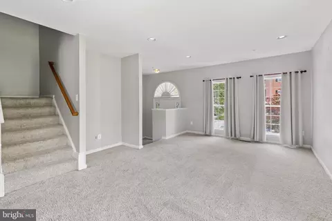 Living - 1562 Falling Brook Ct, Odenton, MD 21113 photo 3 of 5