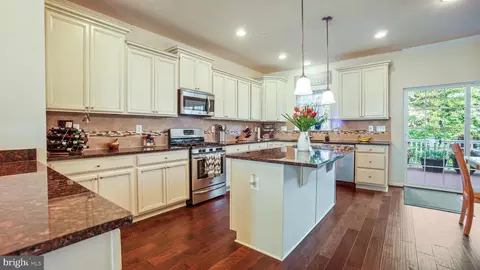 7106 River Birch Dr, Hanover, MD 21076 photo 8