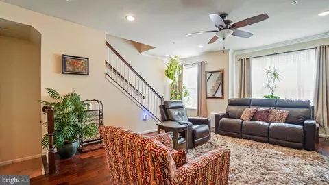 7106 River Birch Dr, Hanover, MD 21076 photo 4