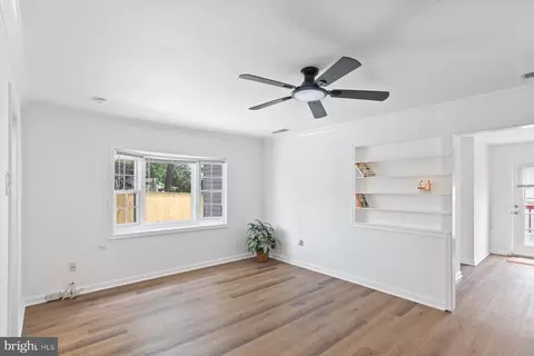 Living - 8532 Neptune Dr, Pasadena, MD 21122 photo 2 of 3