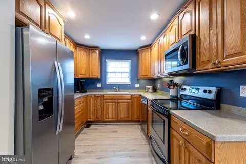 1088 Locust Dr, Pasadena, MD 21122 photo 12