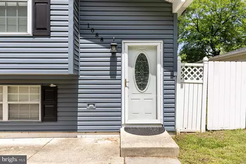 1088 Locust Dr, Pasadena, MD 21122 photo 2
