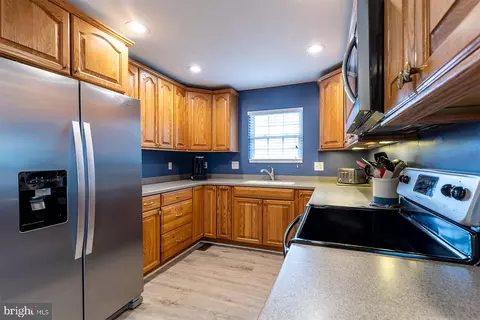 1088 Locust Dr, Pasadena, MD 21122 photo 13