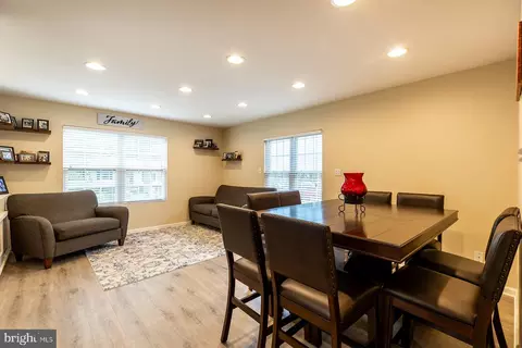 1088 Locust Dr, Pasadena, MD 21122 photo 7