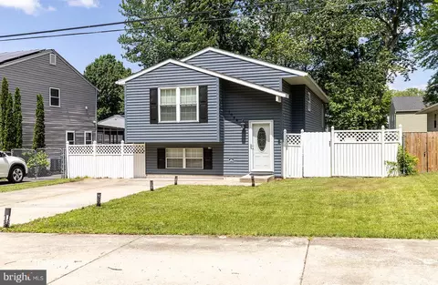 1088 Locust Dr, Pasadena, MD 21122 photo 3
