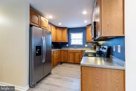 1088 Locust Dr, Pasadena, MD 21122 photo 15