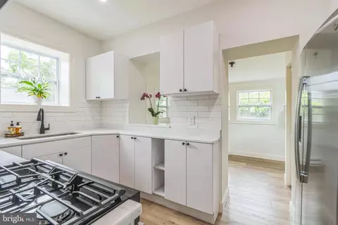 Entry Way - 309 Bayview Rd, Edgewater, MD 21037 photo 2 of 2