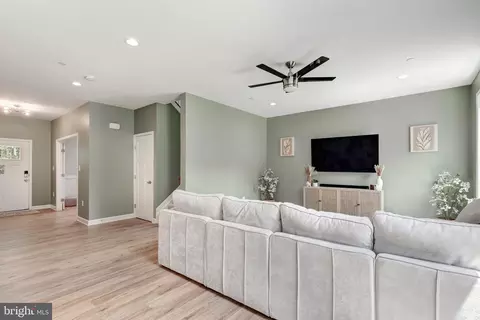 Entry Way - 7205 Forest Ave, Hanover, MD 21076 photo 8 of 20