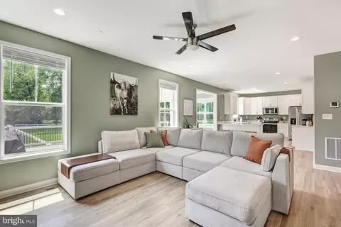 Entry Way - 7205 Forest Ave, Hanover, MD 21076 photo 9 of 20