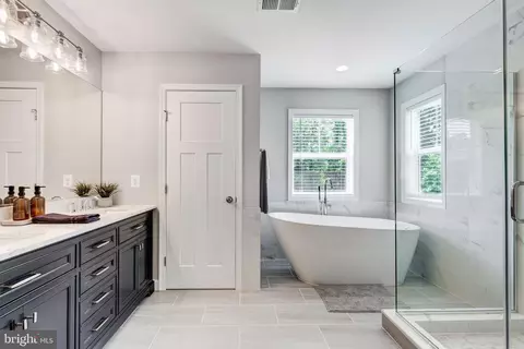 Bath - 7205 Forest Ave, Hanover, MD 21076 photo 2 of 5