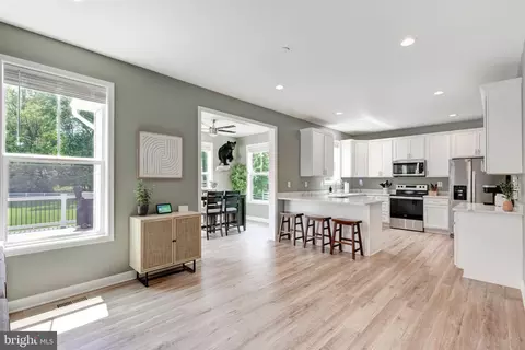 Entry Way - 7205 Forest Ave, Hanover, MD 21076 photo 10 of 20