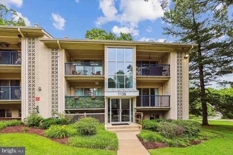 1136 Cove Rd #202, Annapolis, MD 21403