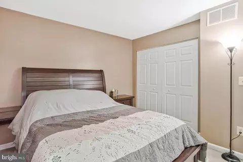 Bedroom - 6040 Shady Side Rd, Shady Side, MD 20764 photo 2 of 6