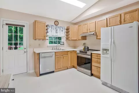 Kitchen - 6040 Shady Side Rd, Shady Side, MD 20764 photo 2 of 3