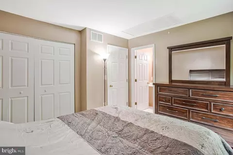 Bedroom - 6040 Shady Side Rd, Shady Side, MD 20764 photo 3 of 6