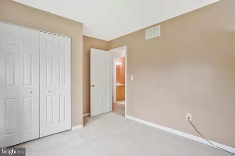 Bedroom - 6040 Shady Side Rd, Shady Side, MD 20764 photo 5 of 6