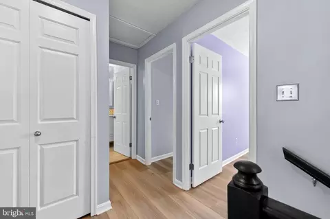 Entry Way - 1218 Holmespun Dr, Pasadena, MD 21122 photo 2 of 4