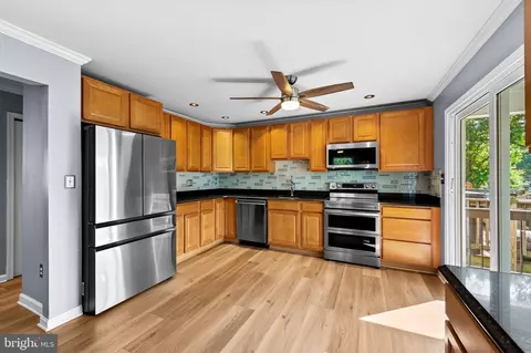 Kitchen - 1218 Holmespun Dr, Pasadena, MD 21122 photo 2 of 4