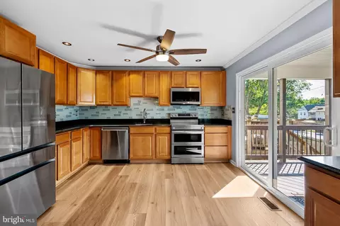 Kitchen - 1218 Holmespun Dr, Pasadena, MD 21122 photo 3 of 4