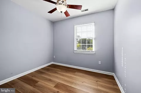 Bedroom - 1218 Holmespun Dr, Pasadena, MD 21122 photo 2 of 5