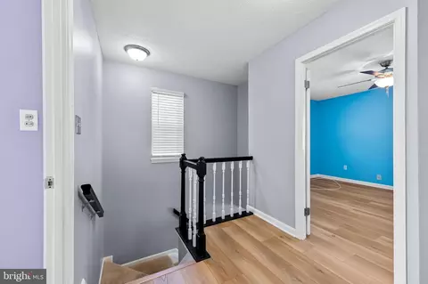 Entry Way - 1218 Holmespun Dr, Pasadena, MD 21122 photo 3 of 4