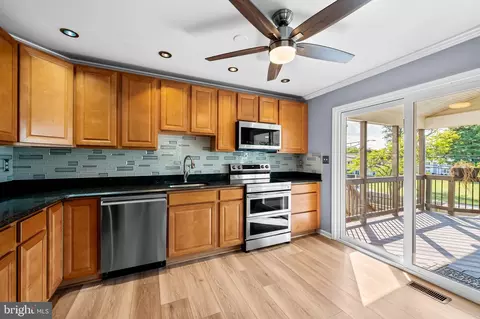 Kitchen - 1218 Holmespun Dr, Pasadena, MD 21122 photo 4 of 4