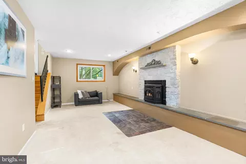 Living - 1157 Pine Tree Dr, Annapolis, MD 21409 photo 6 of 7