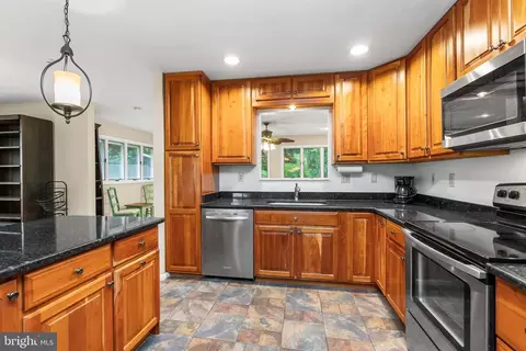 Kitchen - 1157 Pine Tree Dr, Annapolis, MD 21409 photo 2 of 3