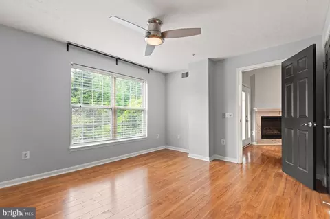Living - 2000 Phillips Ter #12, Annapolis, MD 21401 photo 6 of 10