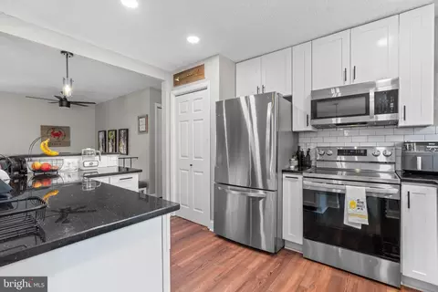 Kitchen - 300 Tennessee Ave, Pasadena, MD 21122 photo 4 of 5
