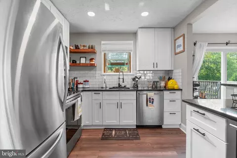Kitchen - 300 Tennessee Ave, Pasadena, MD 21122 photo 5 of 5