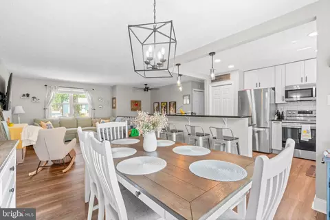 Dining - 300 Tennessee Ave, Pasadena, MD 21122 photo 3 of 3