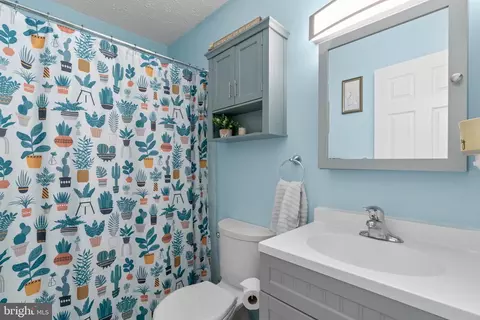 Bath - 300 Tennessee Ave, Pasadena, MD 21122 photo 2 of 3