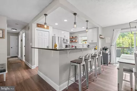 Entry Way - 300 Tennessee Ave, Pasadena, MD 21122 photo 1 of 1