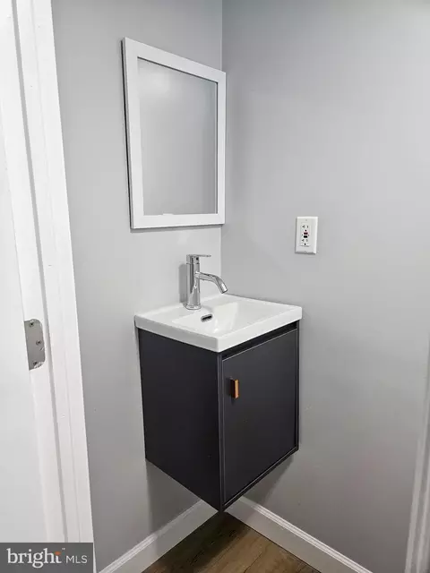 Bath - 7618 Paradise Beach Rd, Pasadena, MD 21122 photo 1 of 8