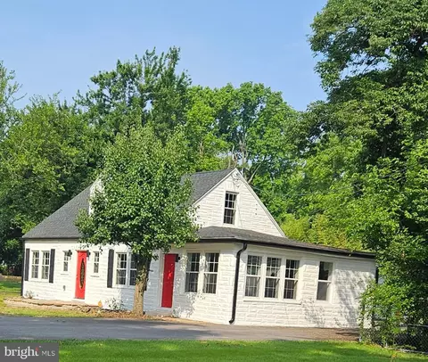 Exterior - 7618 Paradise Beach Rd, Pasadena, MD 21122 photo 4 of 6