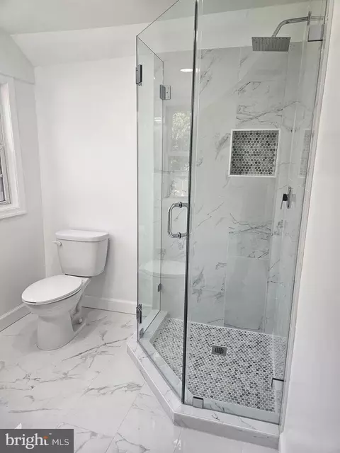 Bath - 7618 Paradise Beach Rd, Pasadena, MD 21122 photo 6 of 8