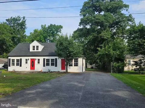 Exterior - 7618 Paradise Beach Rd, Pasadena, MD 21122 photo 3 of 6
